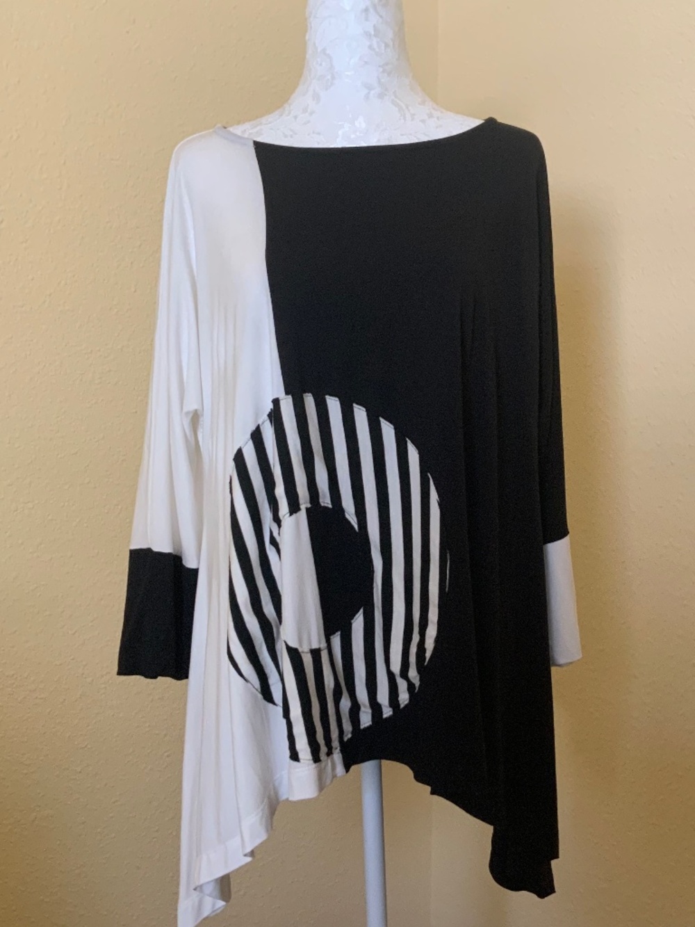 IC Collections Tunic Style Top Avant Garde/Bohemian/Geometric Pattern